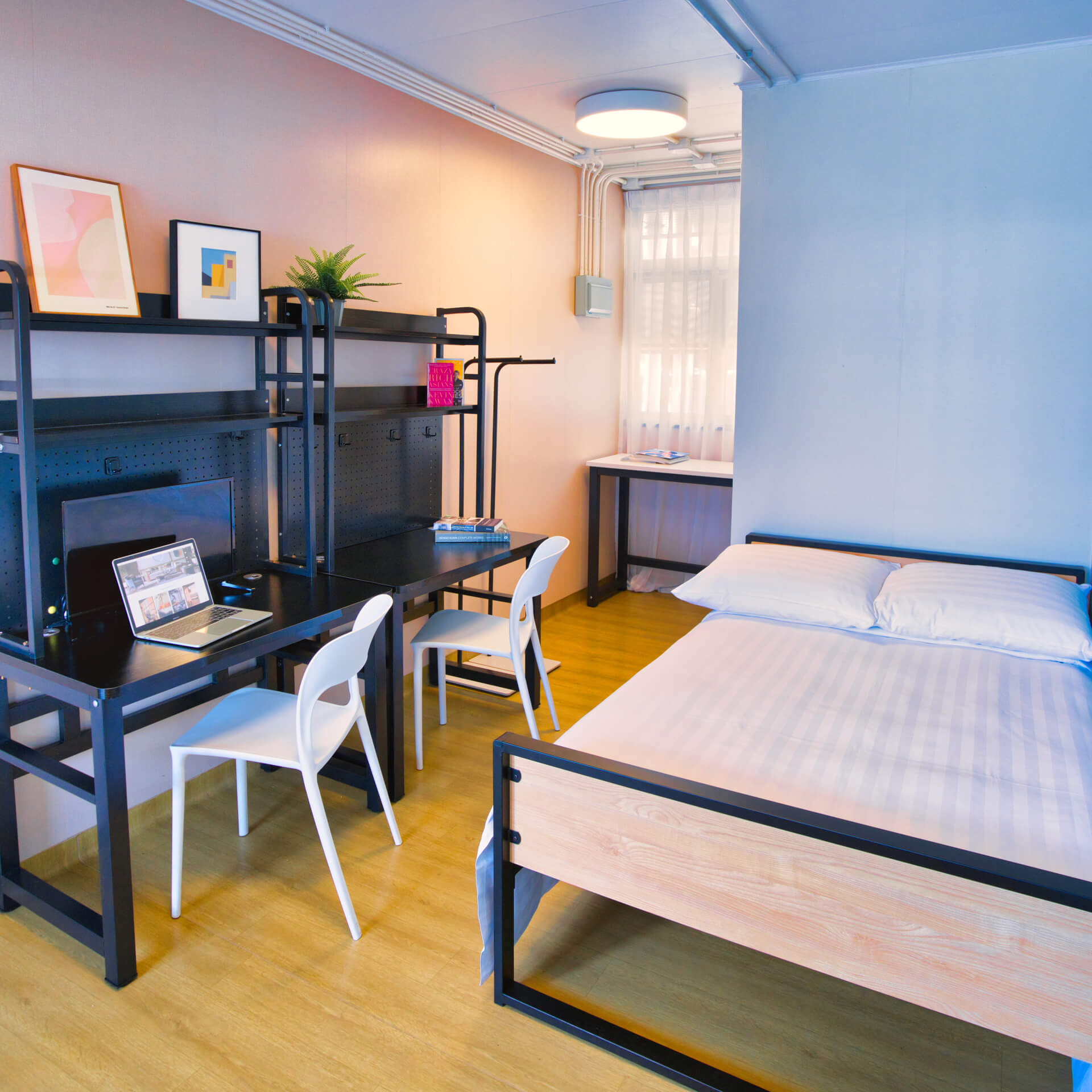 Standard Double Room featuring a double bed and workspace
